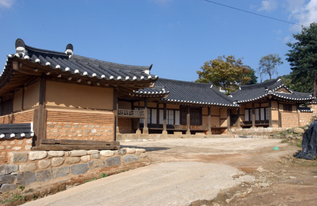 문화유산국민신탁, 동래정씨 동래군파 종손 일가족과 국민신탁 체결식 개최